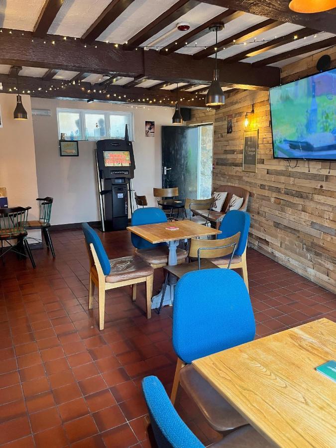 The Lion Hotel Llansantffraid-ym-Mechain 外观 照片