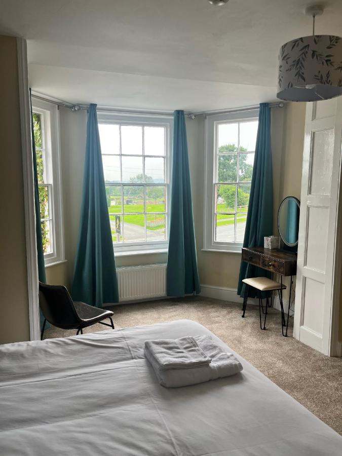 The Lion Hotel Llansantffraid-ym-Mechain 外观 照片