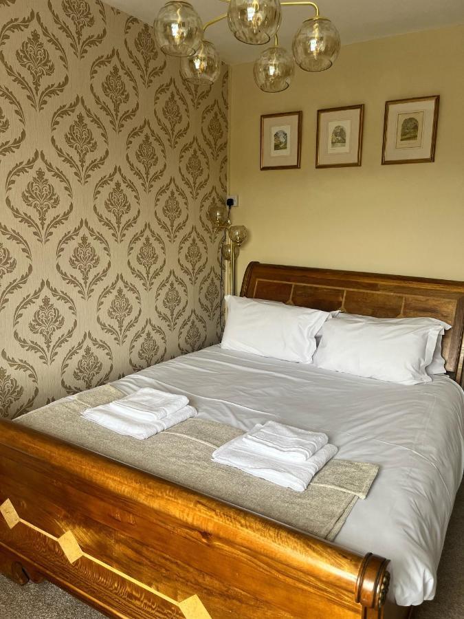The Lion Hotel Llansantffraid-ym-Mechain 外观 照片